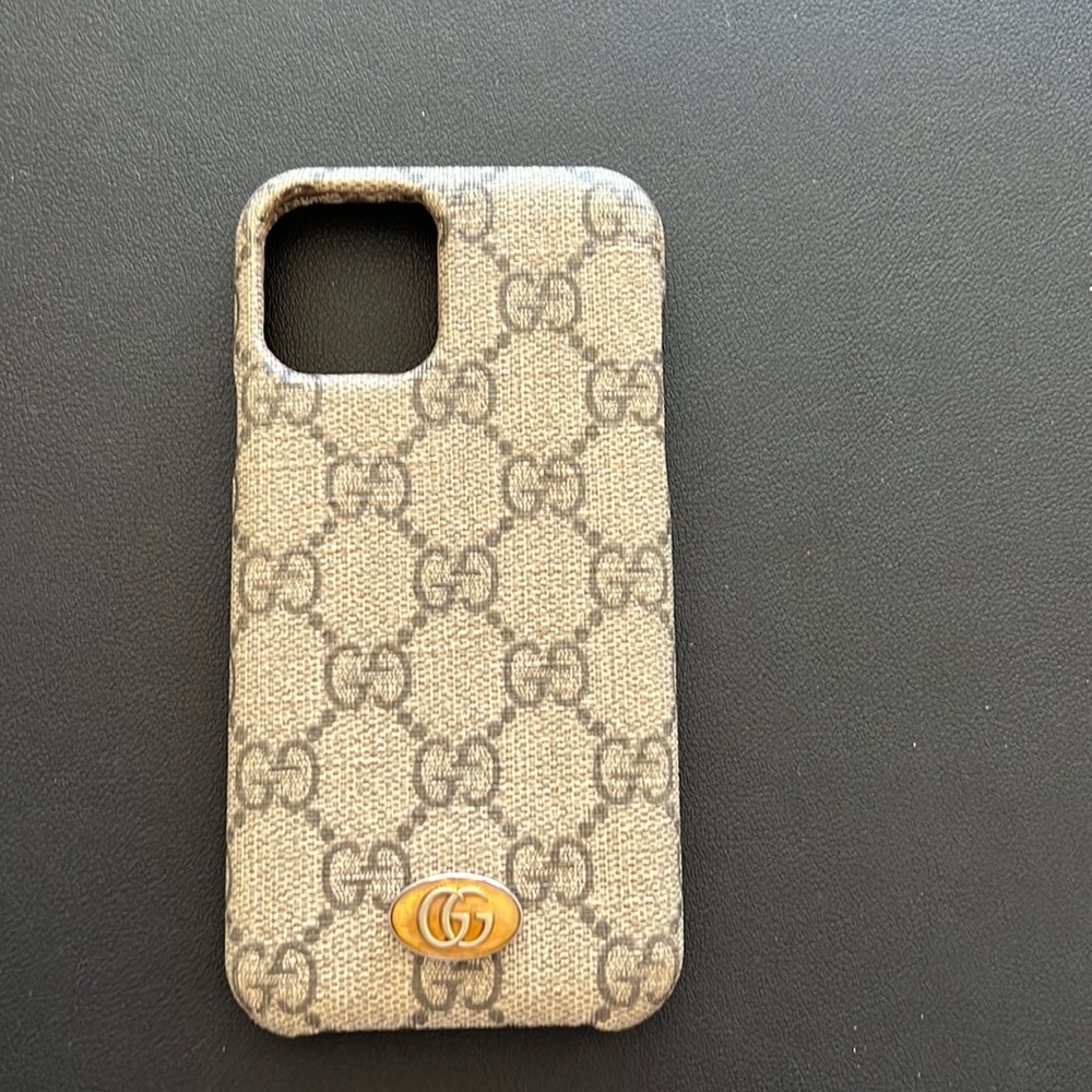 Good condition.  Authentic Gucci iPhone 11 case!